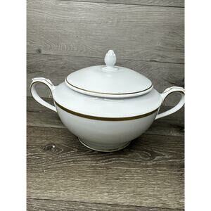 Charter Club Grand Buffet Gold Trim 3.5 Qt Round Covered Serving Dish